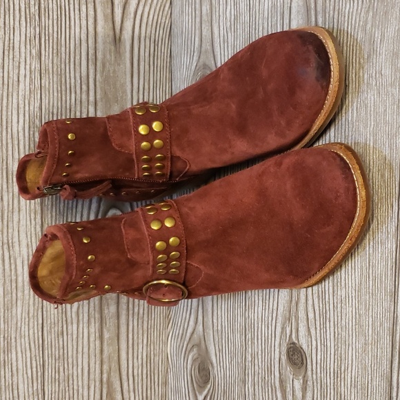 Sofft rustic red  suede with gold studs full zip low heel boots size 7.5 - Picture 2 of 8